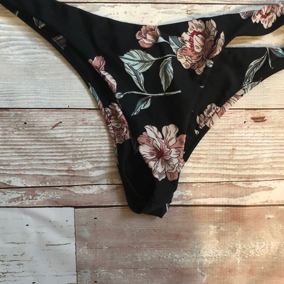 TOBI Tropical Thong Bikini - Picture 3 of 4